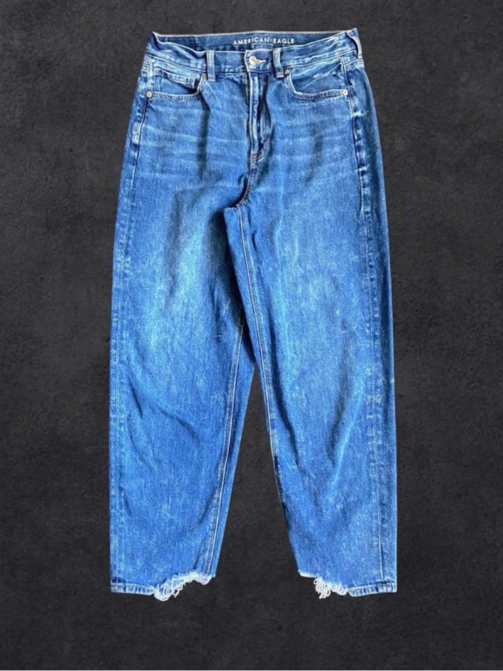 American Eagle | Distressed Raw Hem High-Rise Relaxed Mom Jeans | Size 8